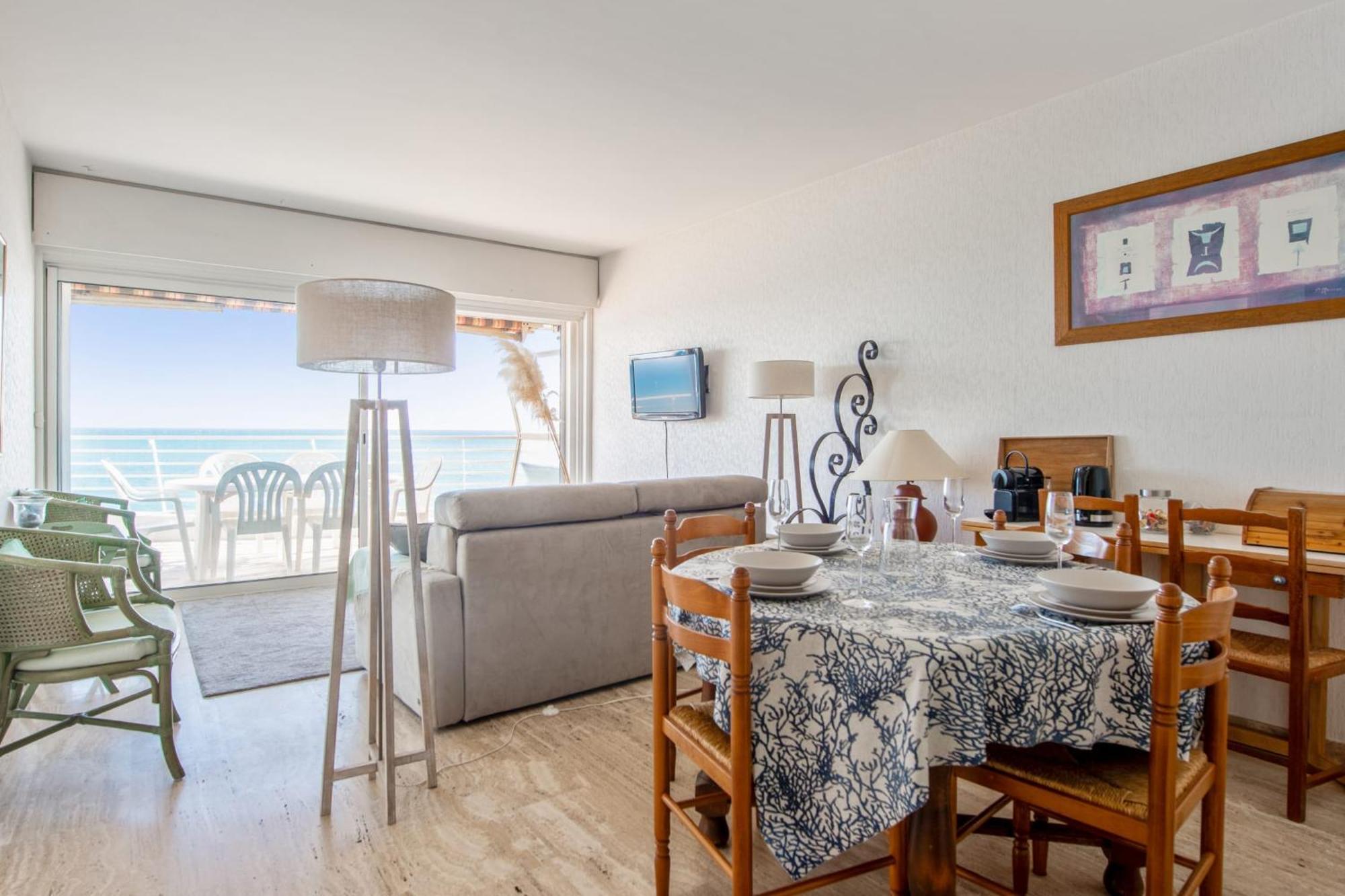 Апартаменты Le Balcon Sur La Baie - Welkeys Кань-сюр-Мер Экстерьер фото
